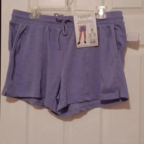 💙🐾mineral washed short with rib trimmed pockets. Light blue - Picture 3 of 7